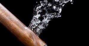 How to safely thaw frozen pipes with expert plumbing help